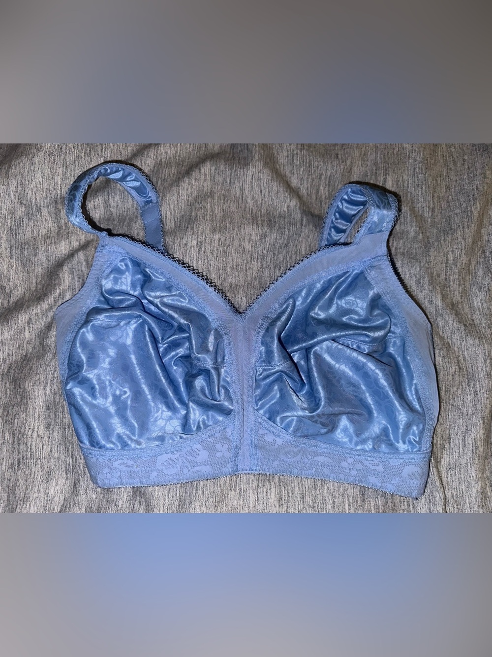 Light Blue playtex 18 hour Wireless Comfort Bra